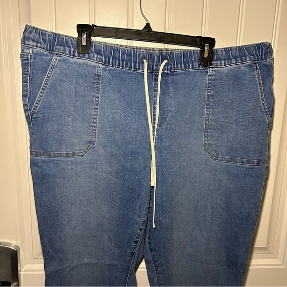 Torrid Crop Pull-On Mid-Rise Super Soft Boyfriend Jeans Size 3X - Picture 4 of 10